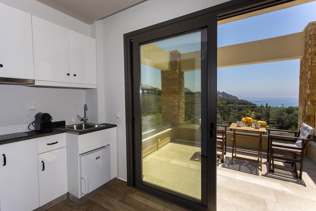 Golden Bay Suites & Maisonettes Parga Room photo